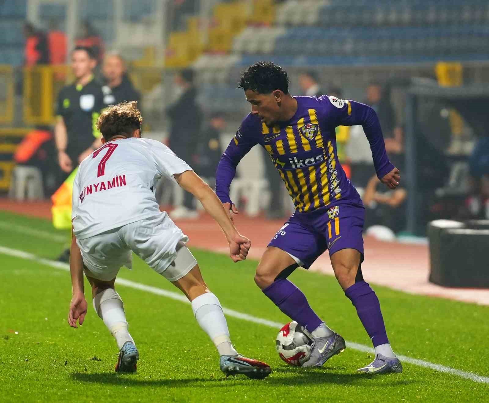 TRENDYOL SÜPER LİG’İN 11. HAFTASINDA EYÜPSPOR, ANTALYASPOR’U KONUK EDİYOR. MÜSABAKANIN İLK YARISI...