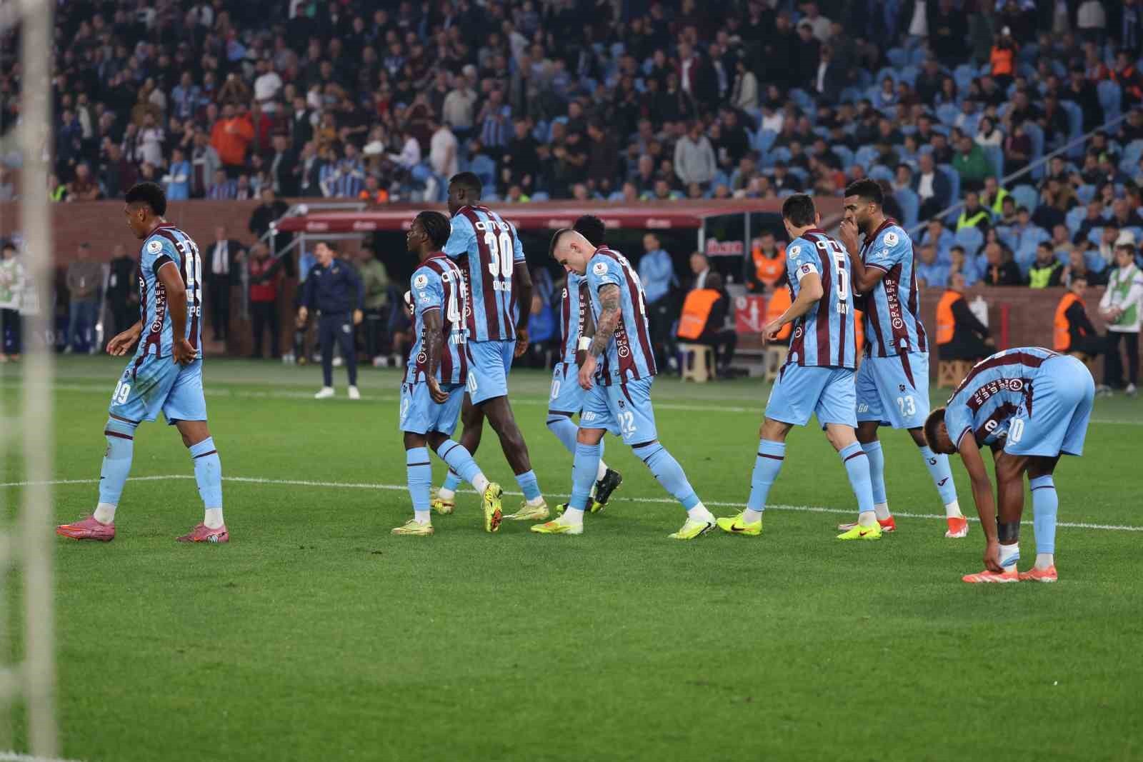 TRENDYOL SÜPER LİGİN 12. HAFTASINDA TRABZONSPOR, SAHASINDA CORENDON ALANYASPOR İLE KARŞILAŞIYOR....