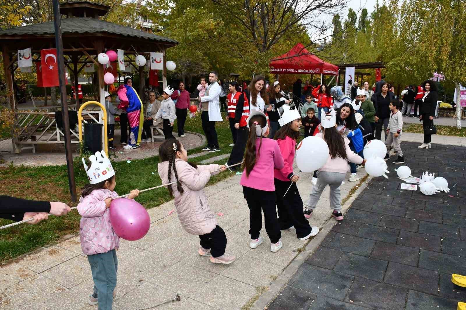 TUNCELİ'DE 29 EKİM - 4 KASIM KIZILAY HAFTASI ETKİNLİKLERİ YOĞUN KATILIM VE ANLAMLI ETKİNLİKLERLE...