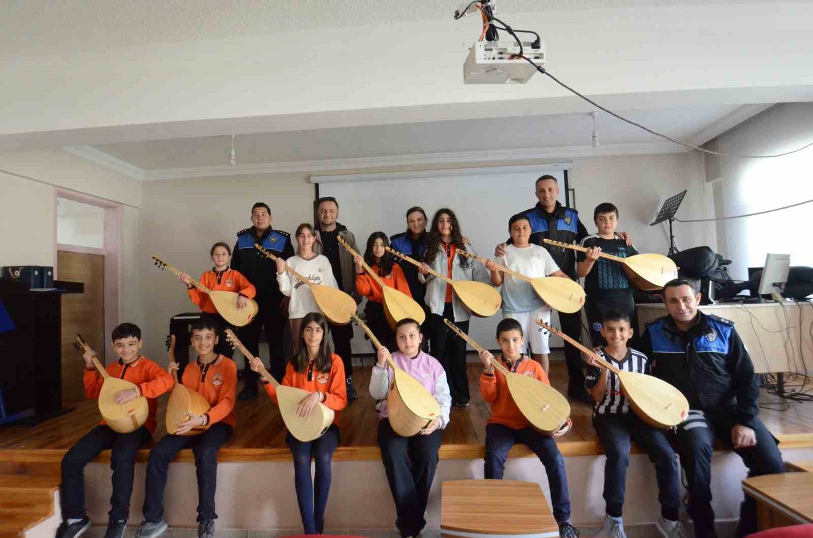 TUNCELİ EMNİYET MÜDÜRLÜĞÜ, ÇOCUKLARIN KİŞİSEL GELİŞİMLERİNE KATKI SAĞLAMAK VE TOPLUMSAL BAĞLARINI...