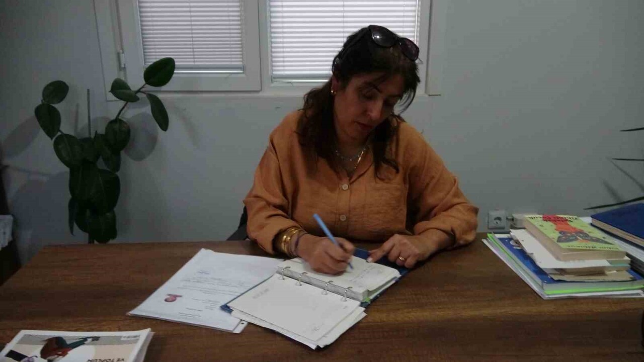 TUNCELİ MERKEZ İLÇESİNDEKİ MAHALLELERİN TEK KADIN MUHTARI SELMA İZCİ, YAKLAŞIK 22 BİN NÜFUSUYLA...