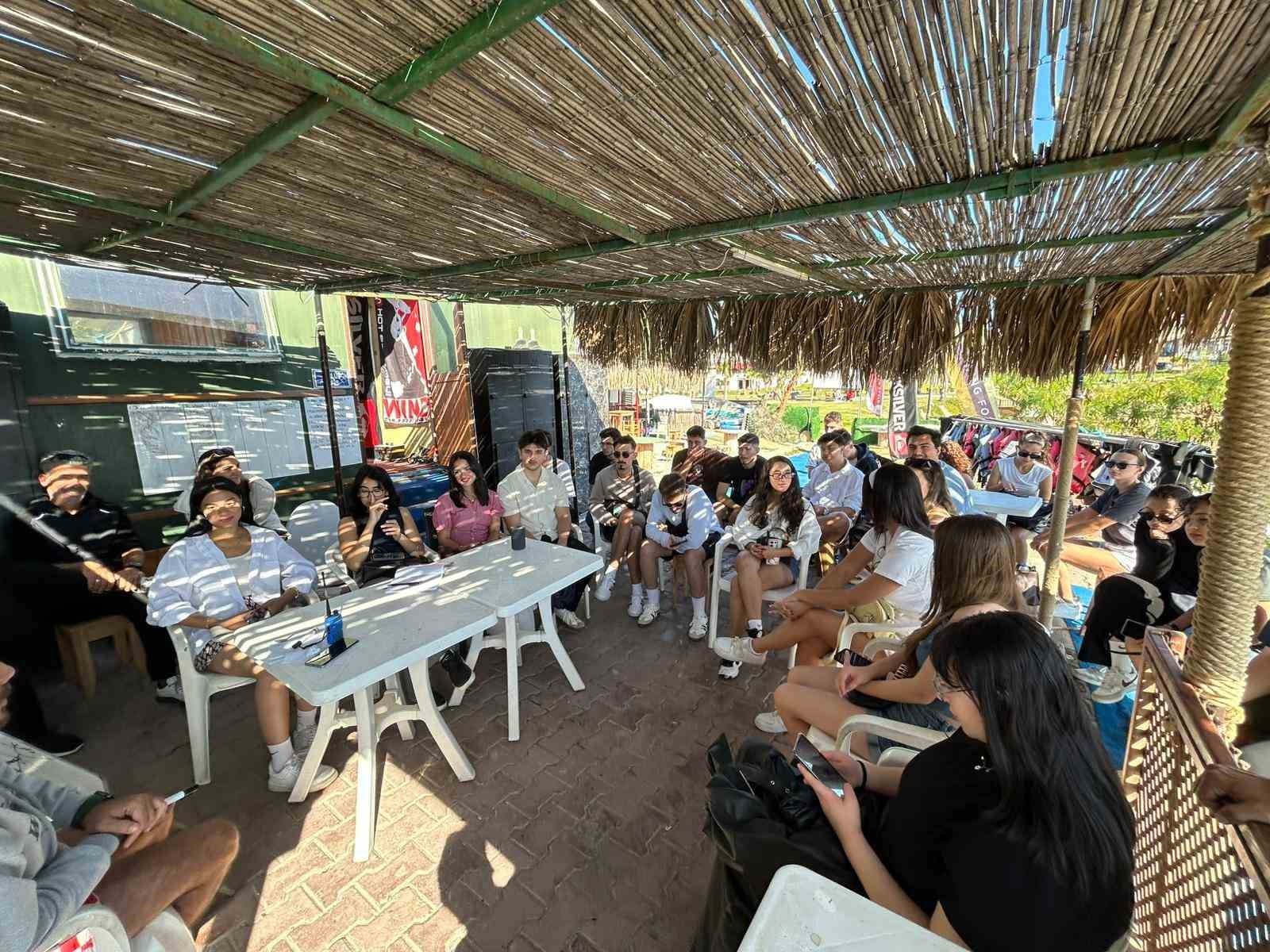 TURİZM VE SEYAHAT HİZMETLERİ ÖĞRENCİLERİNE AMATÖR DENİZCİ BELGESİ EĞİTİMİ VERİLDİ