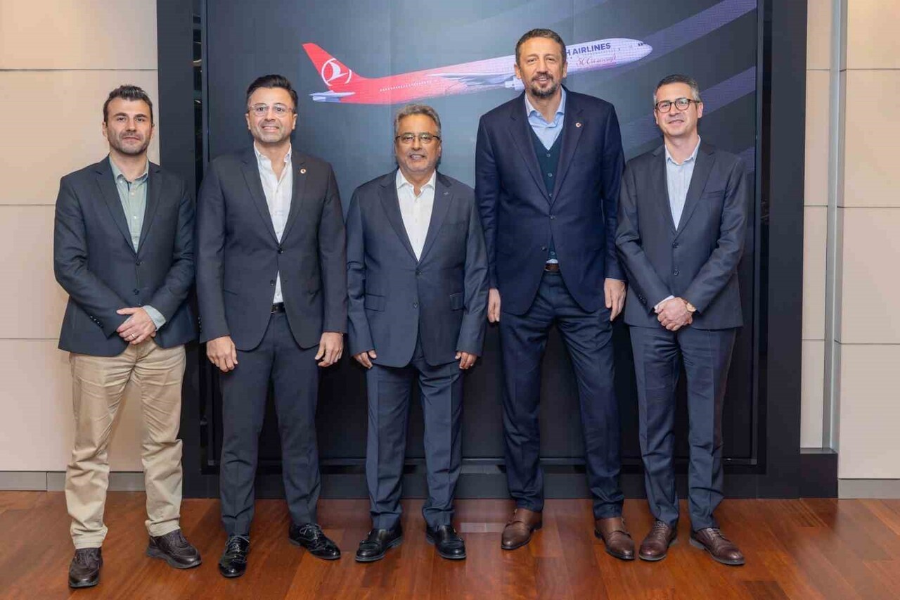 TÜRK HAVA YOLLARI YÖNETİM KURULU VE İCRA KOMİTESİ BAŞKANI PROF. DR. AHMET BOLAT, TÜRKİYE BASKETBOL...