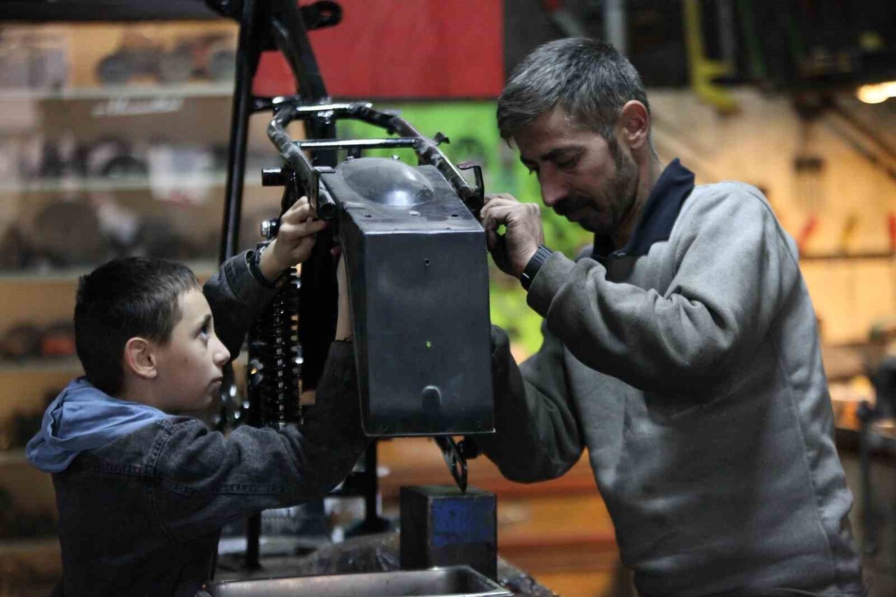 TÜRKİYE'DE UZUN YILLAR MOTOSİKLET TUTKUNLARININ İLGİSİNİ ÇEKEN VE KÖYDE, ŞEHİRDE KULLANILARAK...