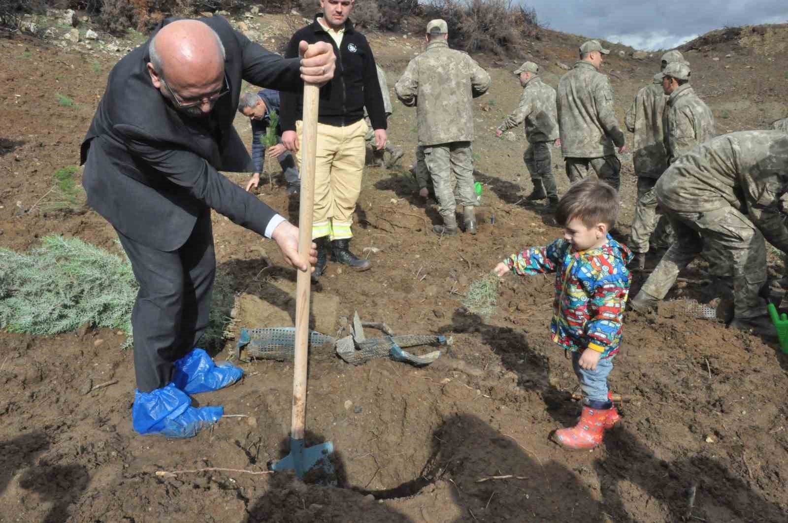 TÜRKİYE GENELİNDE 11 KASIM MİLLİ AĞAÇLANDIRMA GÜNÜ'ÜNDE EDİRNE'NİN KEŞAN İLÇESİNDE, MUSTAFA KEMAL...