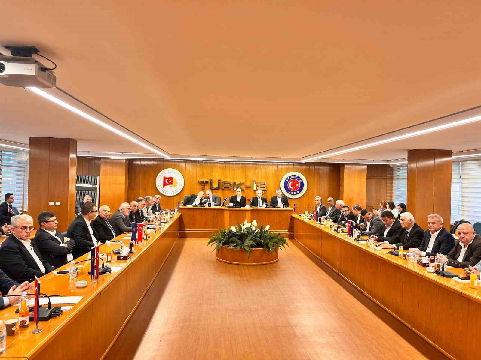 TÜRKİYE İŞÇİ SENDİKALARI KONFEDERASYONU (TÜRK-İŞ) GENEL BAŞKANI ERGÜN ATALAY, "YENİ DÜZENLEME...