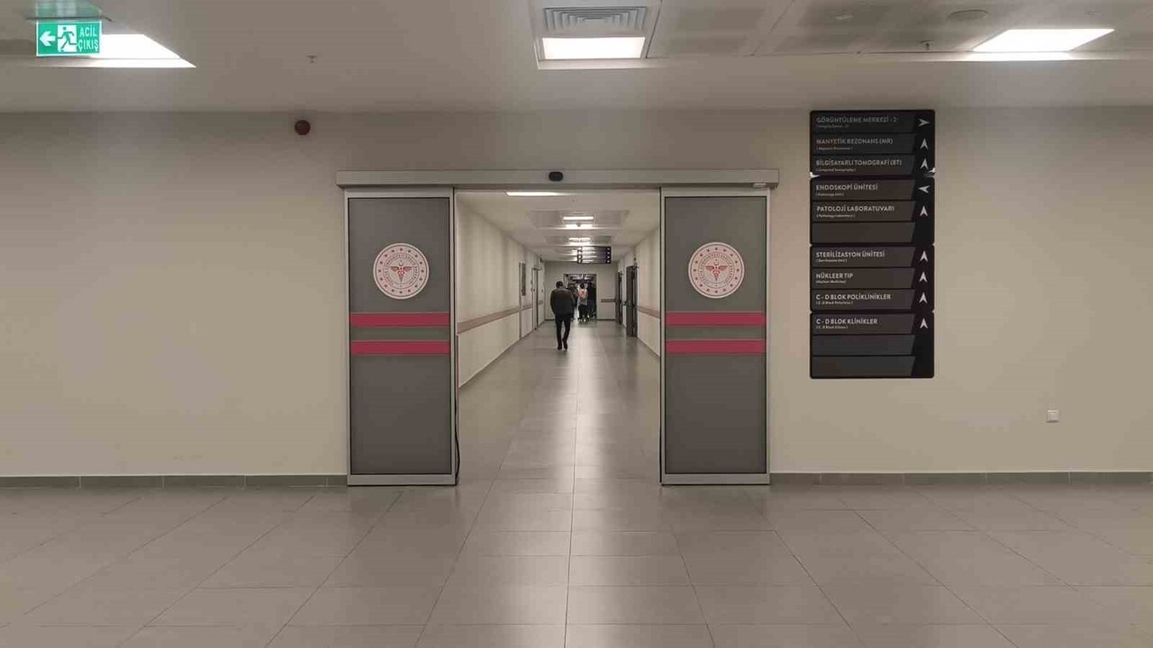 TUTUKLU OLARAK CEZAEVİNDE BULUNAN ANTALYA BÜYÜKŞEHİR BELEDİYE BAŞKANI MUHİTTİN BÖCEK, SABAH ERKEN...