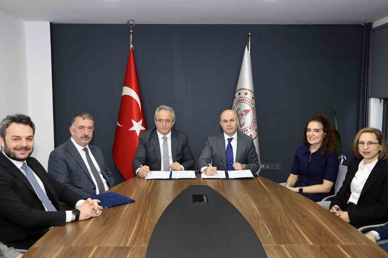 UEDAŞ İLE BURSA İL MİLLÎ EĞİTİM MÜDÜRLÜĞÜ, ÖĞRENCİLERİN MESLEKİ GELİŞİMİNİ DESTEKLEMEK VE EĞİTİMDE...