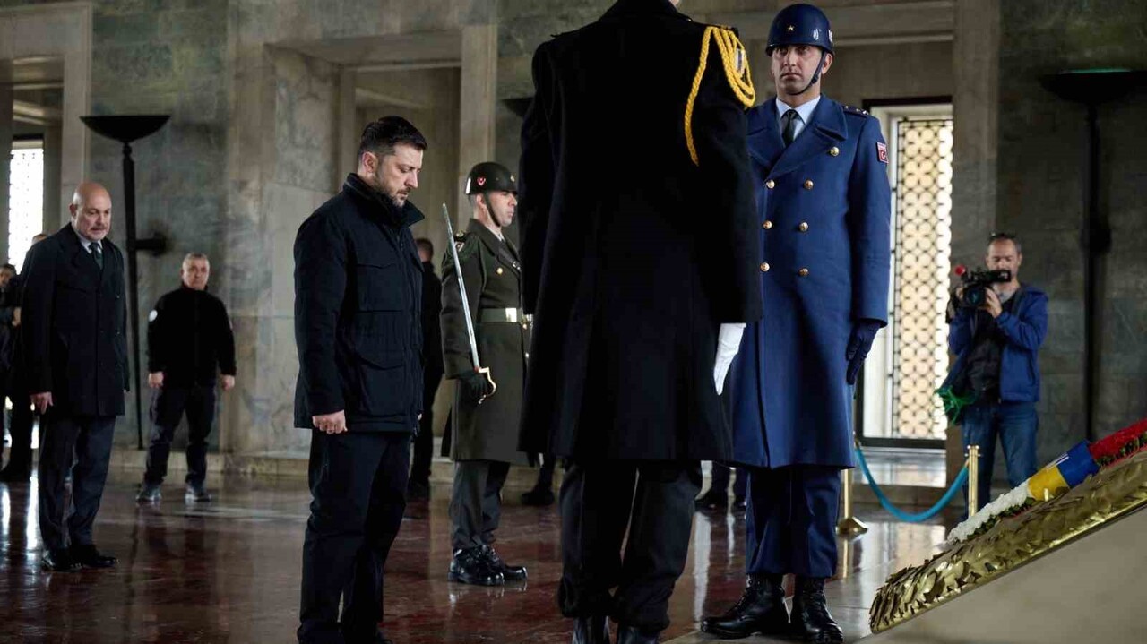 UKRAYNA DEVLET BAŞKANI VOLODİMİR ZELENSKİY, ANKARA’DAKİ TEMASLARI ÖNCESİ ANITKABİR’İ ZİYARET...