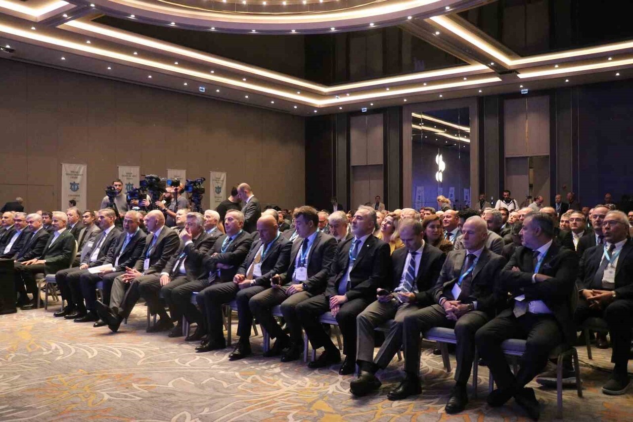 ULAŞTIRMA VE ALTYAPI BAKANI ABDULKADİR URALOĞLU, GEMİ SANAYİSİNİN 2024’TE 1,91 MİLYAR DOLARLIK...