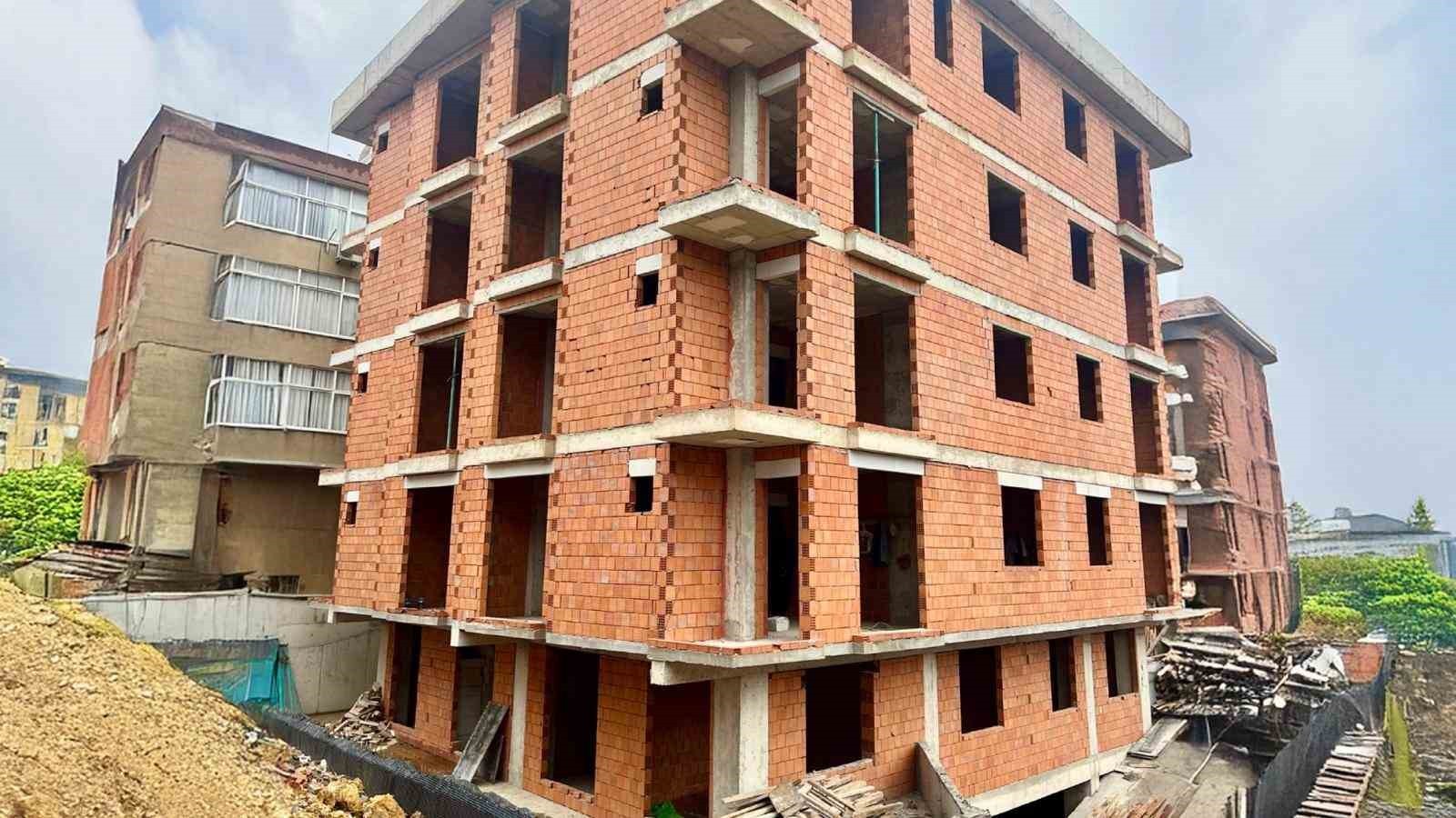 ÜMRANİYE'DE KENTSEL DÖNÜŞÜMLE "YARISI BİZDEN" KAMPANYASIYLA İLÇE GENELİNDE GERÇEKLEŞTİRİLEN...