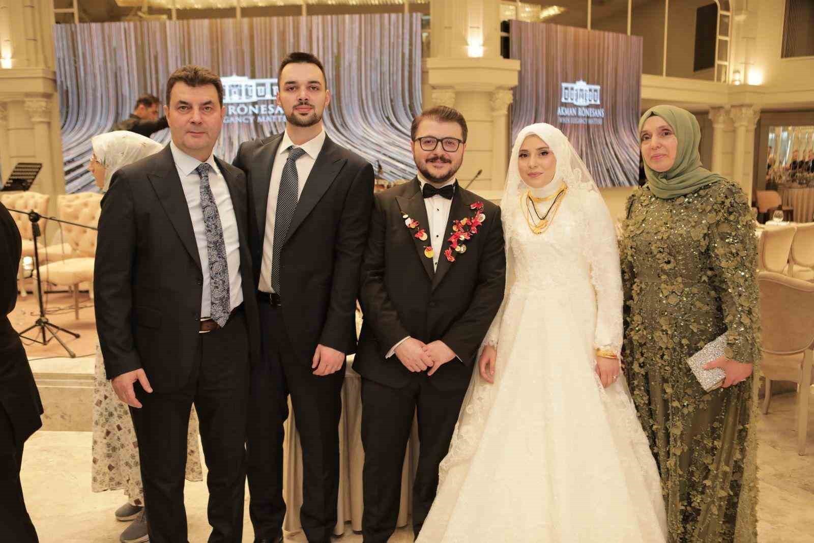 ÜROLOJİ CAMİASININ TANINAN İSİMLERİNDEN, ROBOTİK CERRAHİ VE YAPAY MESANE UYGULAMALARINDAKİ...