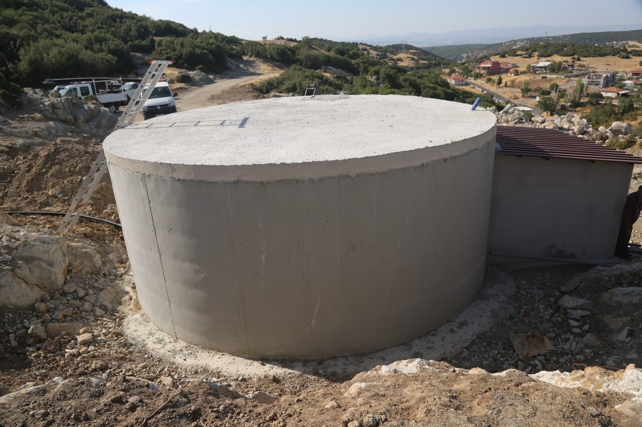 UŞAK İL ÖZEL İDARESİ, KÖYLERDE YAŞAM KALİTESİNİ ARTIRMAK İÇİN ALTYAPI VE SOSYAL ALAN ÇALIŞMALARINI...