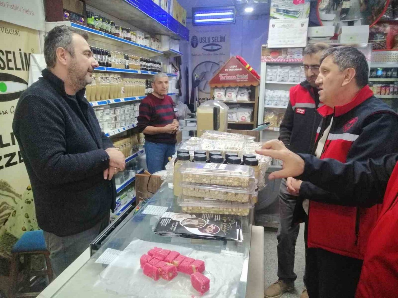 UŞAK İL TARIM VE ORMAN MÜDÜRLÜĞÜ EKİPLERİ, HIZLI BOZULABİLEN HAYVANSAL GIDALARDA RESMİ...