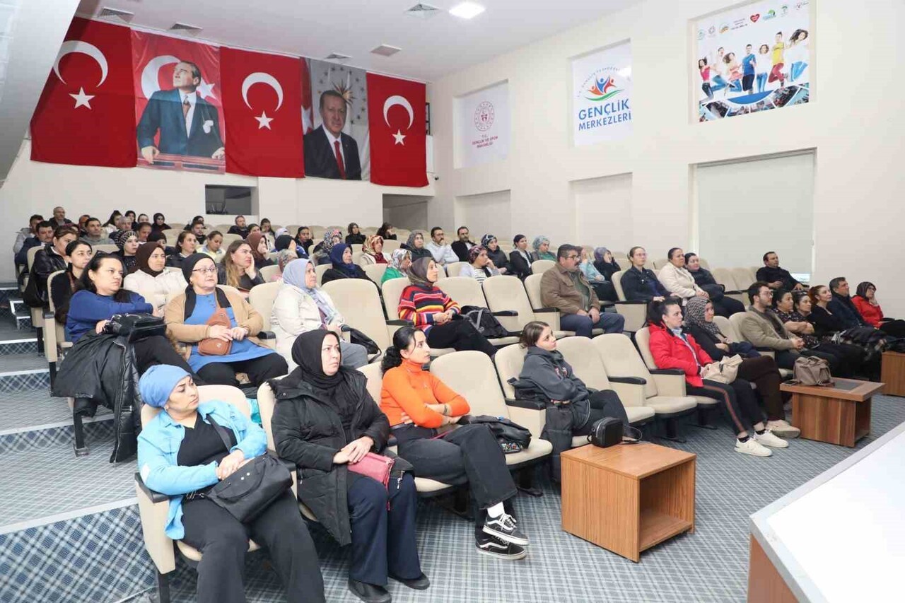 UŞAK’TA OKUL KANTİNLERİNDE GÖREV YAPAN İŞLETMECİ VE ÇALIŞANLARA YÖNELİK HİJYEN EĞİTİMİ...