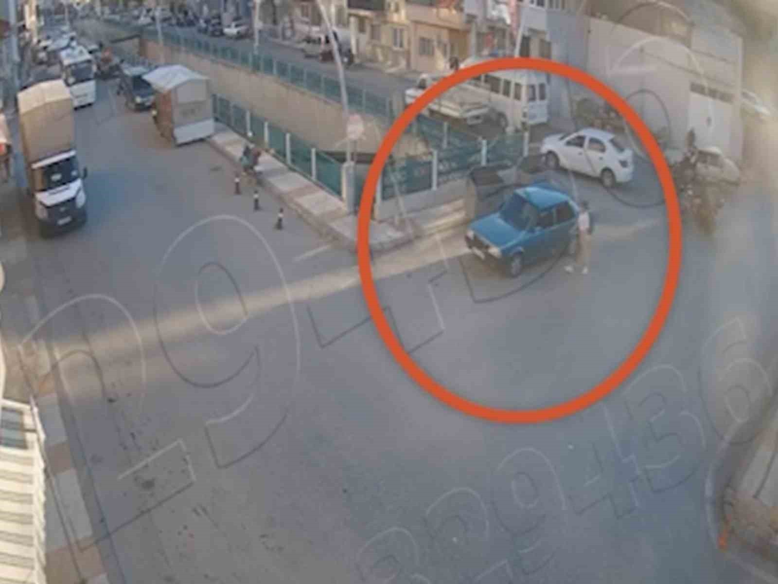 UŞAK’TA OTOMOBİLİ ÇALAN 2 ŞÜPHELİLER POLİS EKİPLERİNCE YAKALANIRKEN, ÇIKARILDIKLARI MAHKEMECE 1’İ...