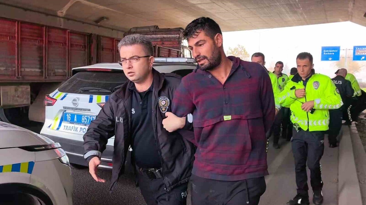 UZUN NAMLULU SİLAHLA CİNAYET İŞLEYEN ŞÜPHELİ İNEGÖL’DE YAKALANDI