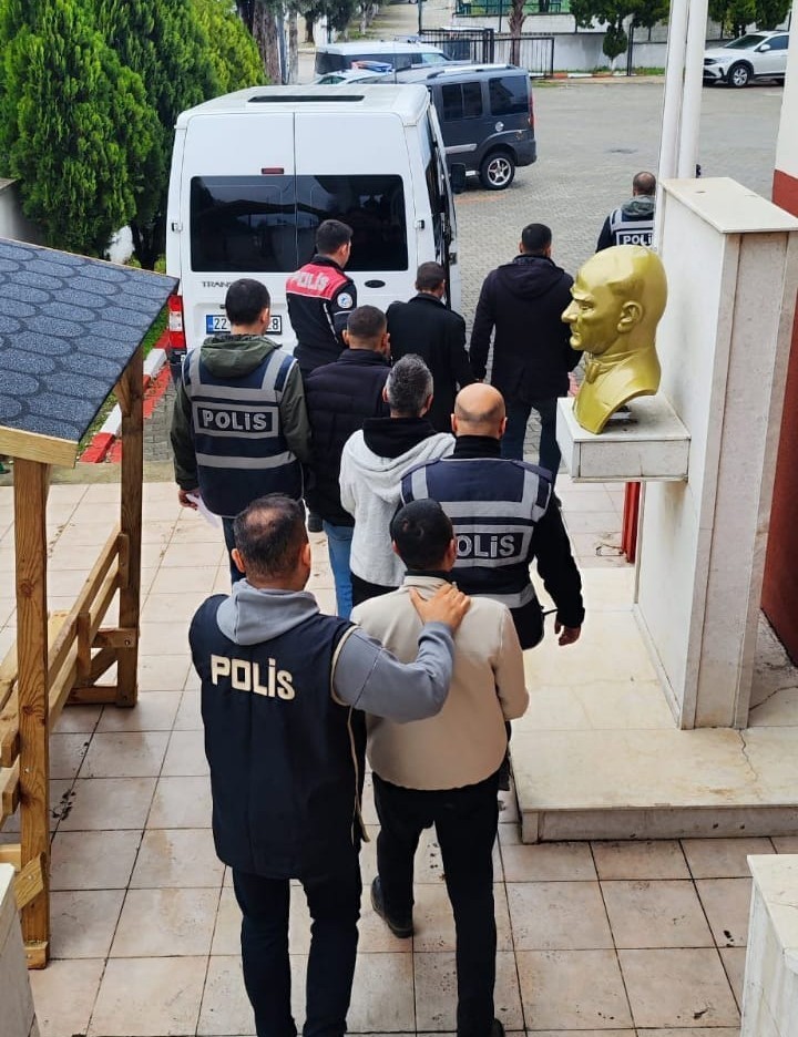 UZUNKÖPRÜ’DE ARANAN ŞAHISLAR OPERASYONU: 5 KİŞİ TUTUKLANDI