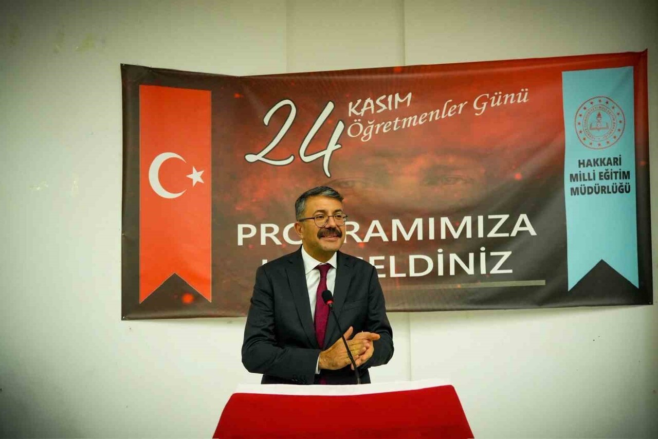 VALİ ALİ ÇELİK TARAFINDAN, 24 KASIM ÖĞRETMENLER GÜNÜ DOLAYISIYLA HAKKÂRİ ÖĞRETMENEVİ’NDE...