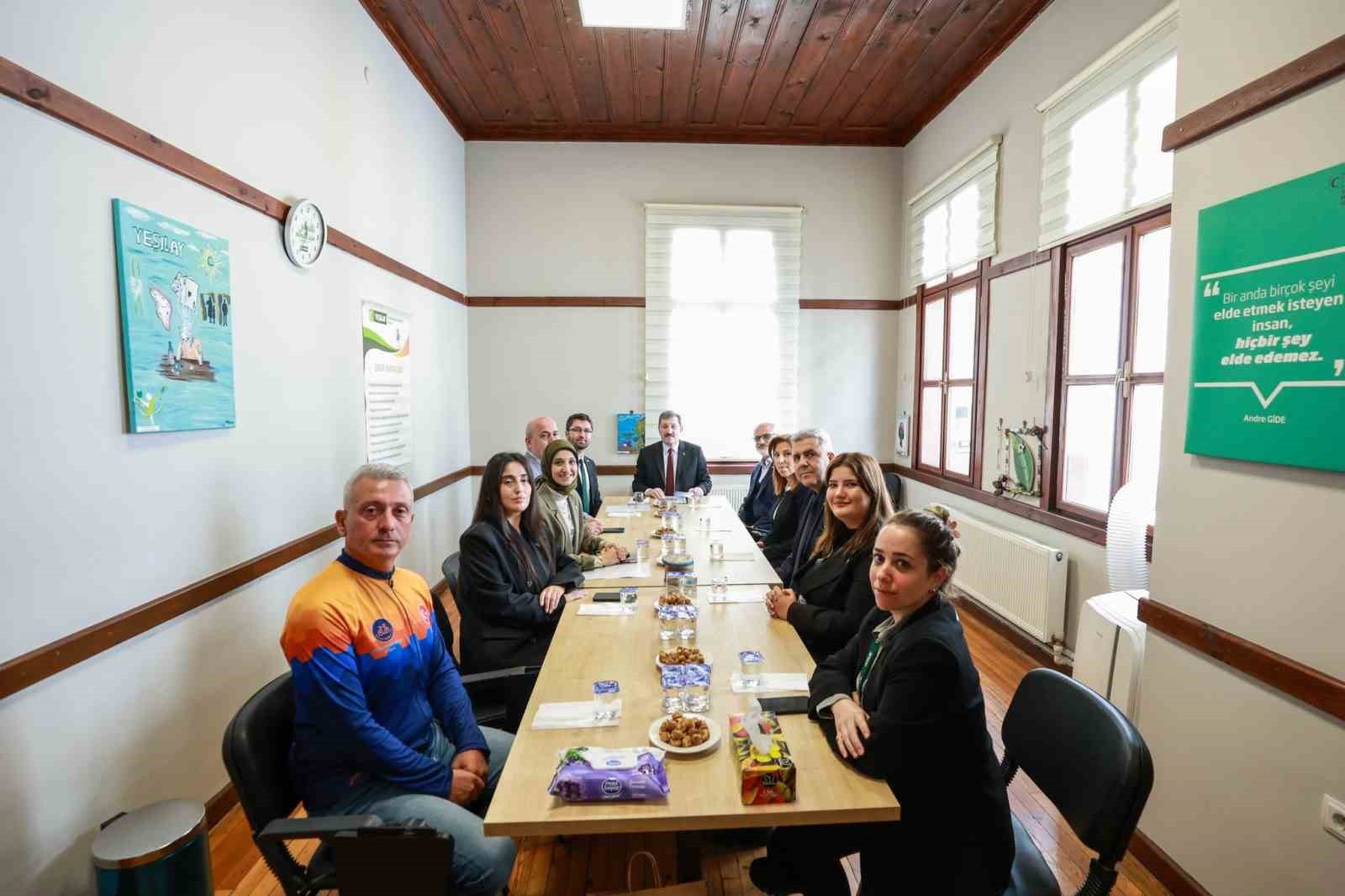 . VALİ ORHAN TAVLI, YEŞİLAY SAMSUN ŞUBESİ VE YEŞİLAY DANIŞMANLIK MERKEZİ’Nİ (YEDAM) ZİYARET EDEREK...