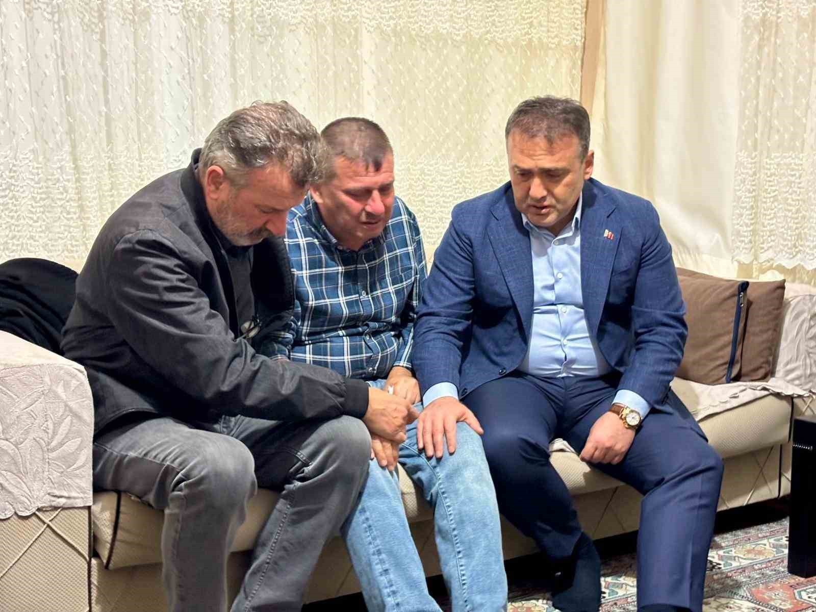 VALİ (SAĞDA), BABASI ALİ ONGAN (ORTADA) VE AMCA