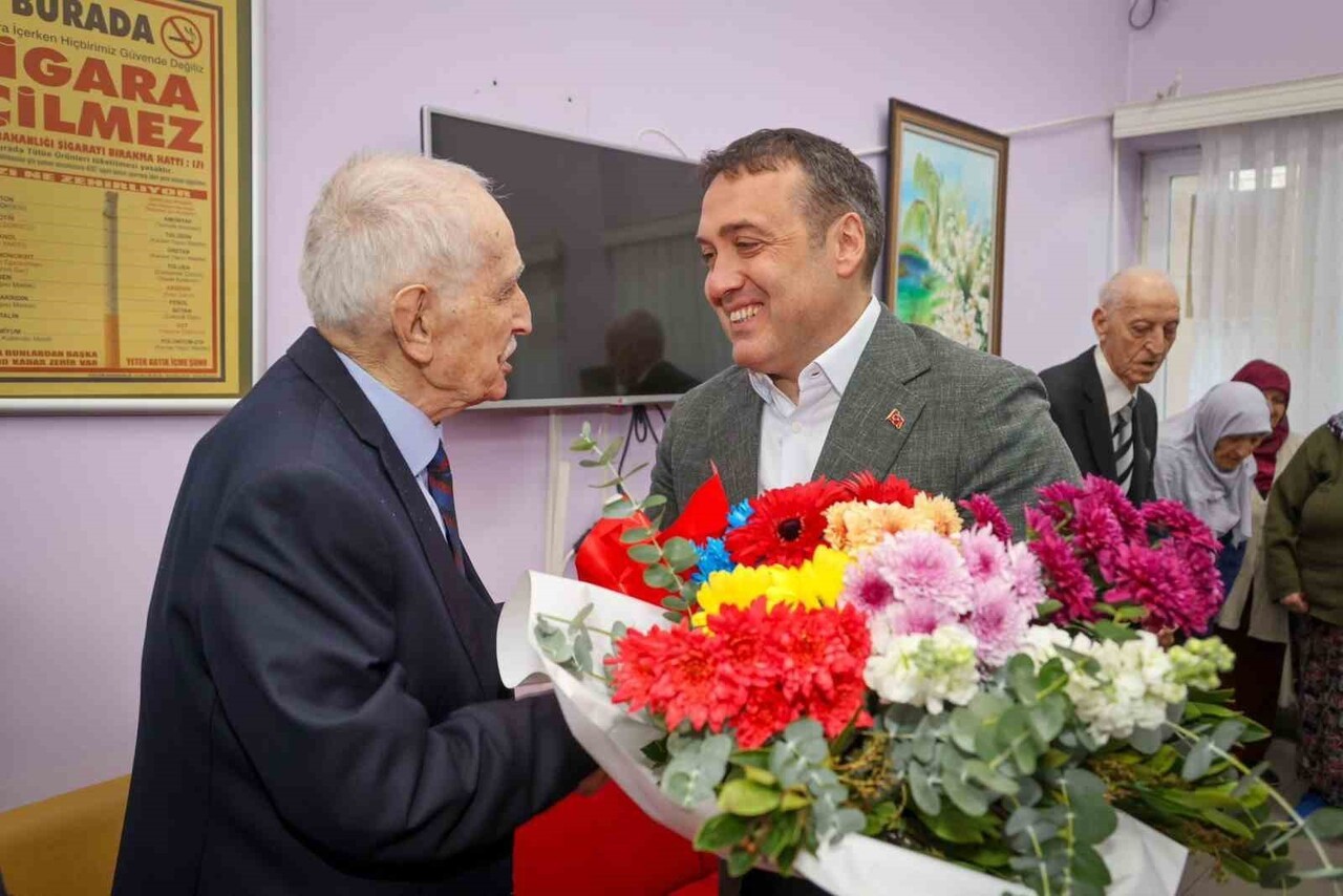 VALİ SÖZER’DEN EMEKLİ ÖĞRETMENLERE ANLAMLI BULUŞMA