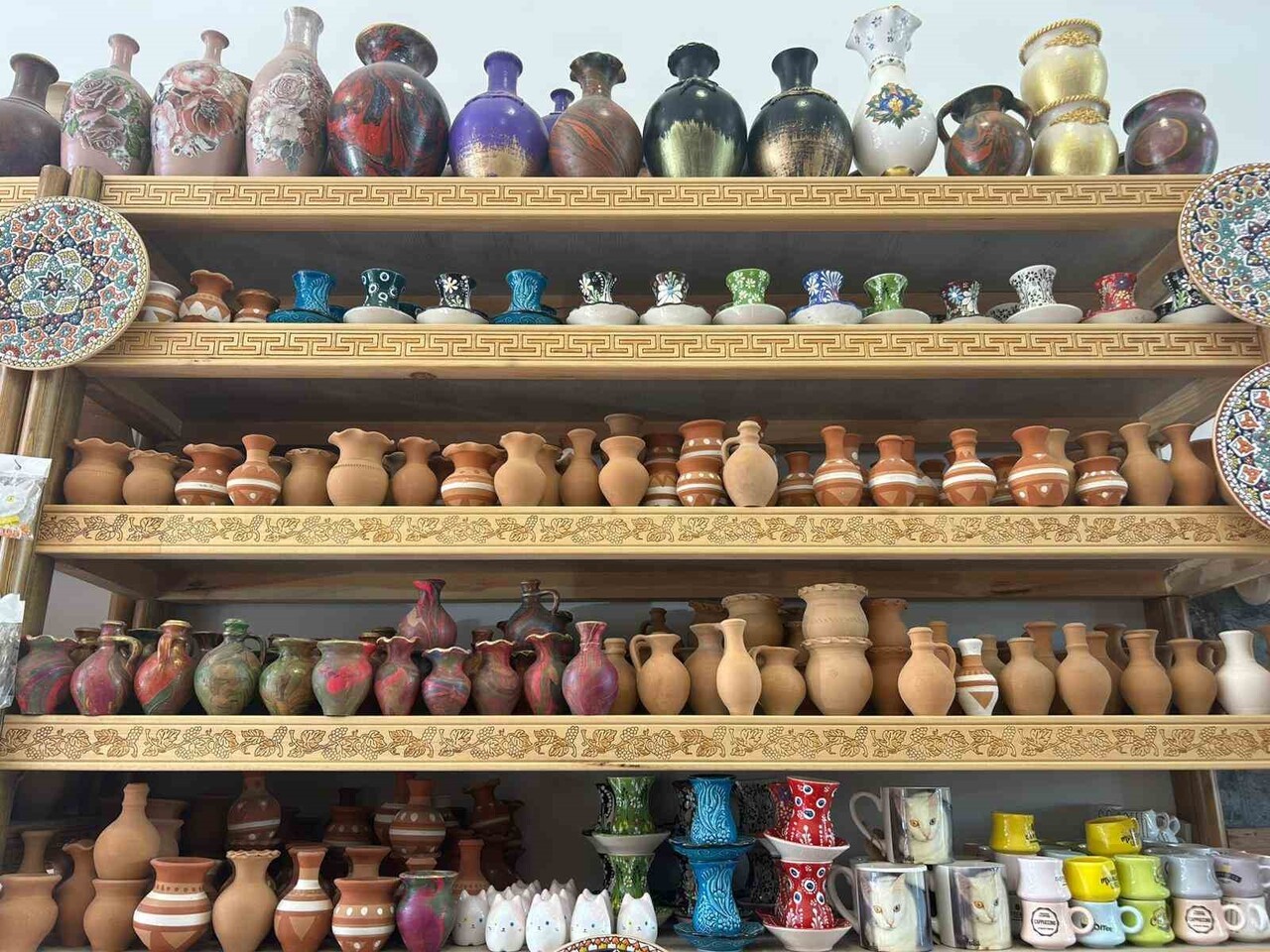 VAN'DA, KÜLTÜR VE TURİZM BAKANLIĞI ÇÖMLEK SANATÇISI OSMAN EŞME, YAKLAŞIK 3 BİN YILLIK KÖKLÜ BİR...