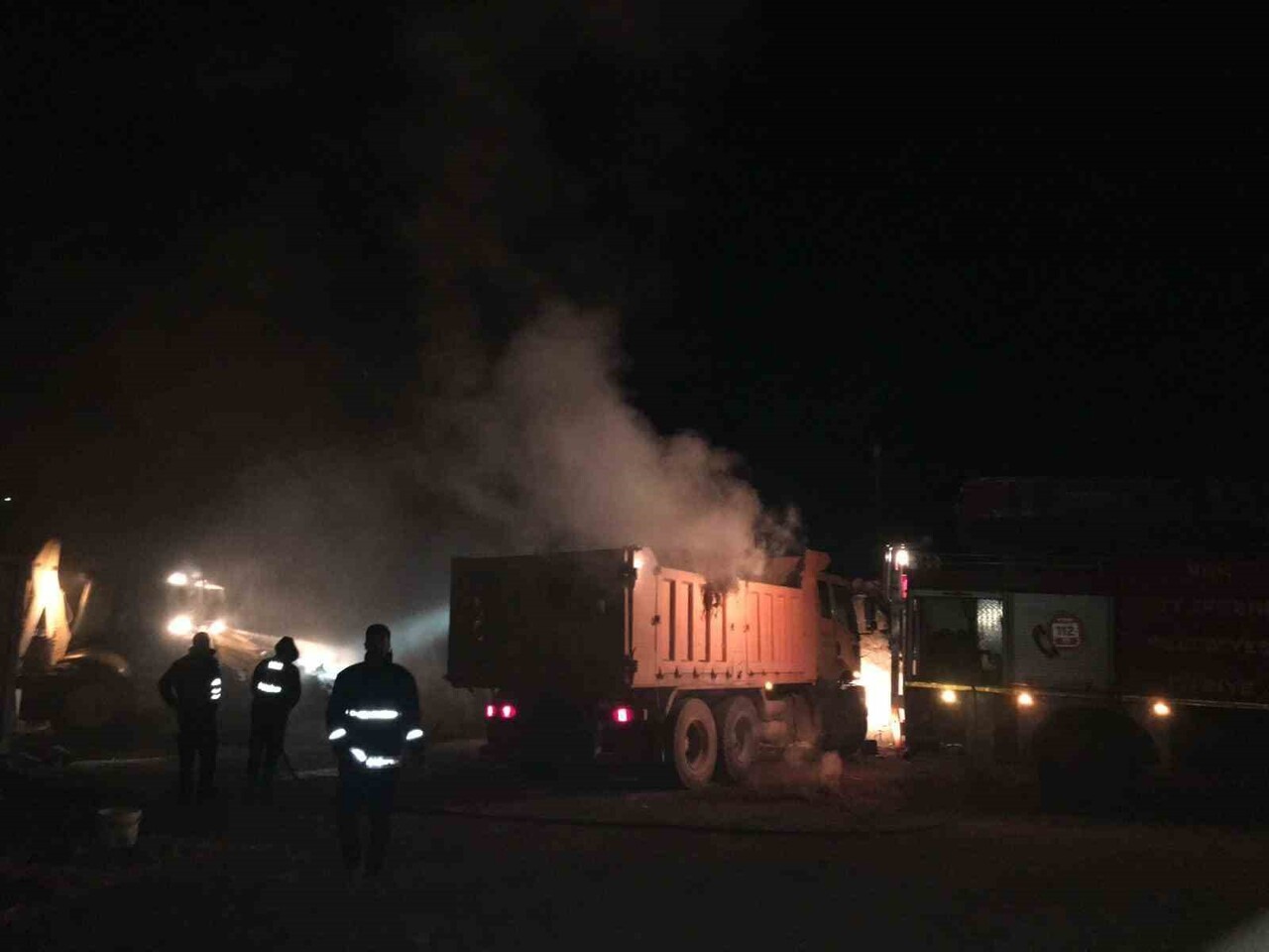 VAN'IN BAŞKALE İLÇESİNE ÇIKAN YANGIN İTFAİYE EKİPLERİNİN MÜDAHALESİ SONUCU...