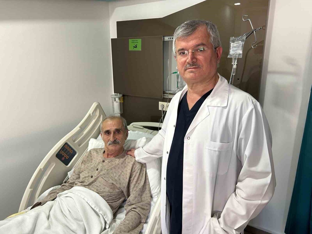 VAN’DA AYNI ANDA İKİ DAMARININ TIKANMASI SONUCU KALBİ DURAN 69 YAŞINDAKİ GÜLMEHMET AKDAĞ, LOKMAN...