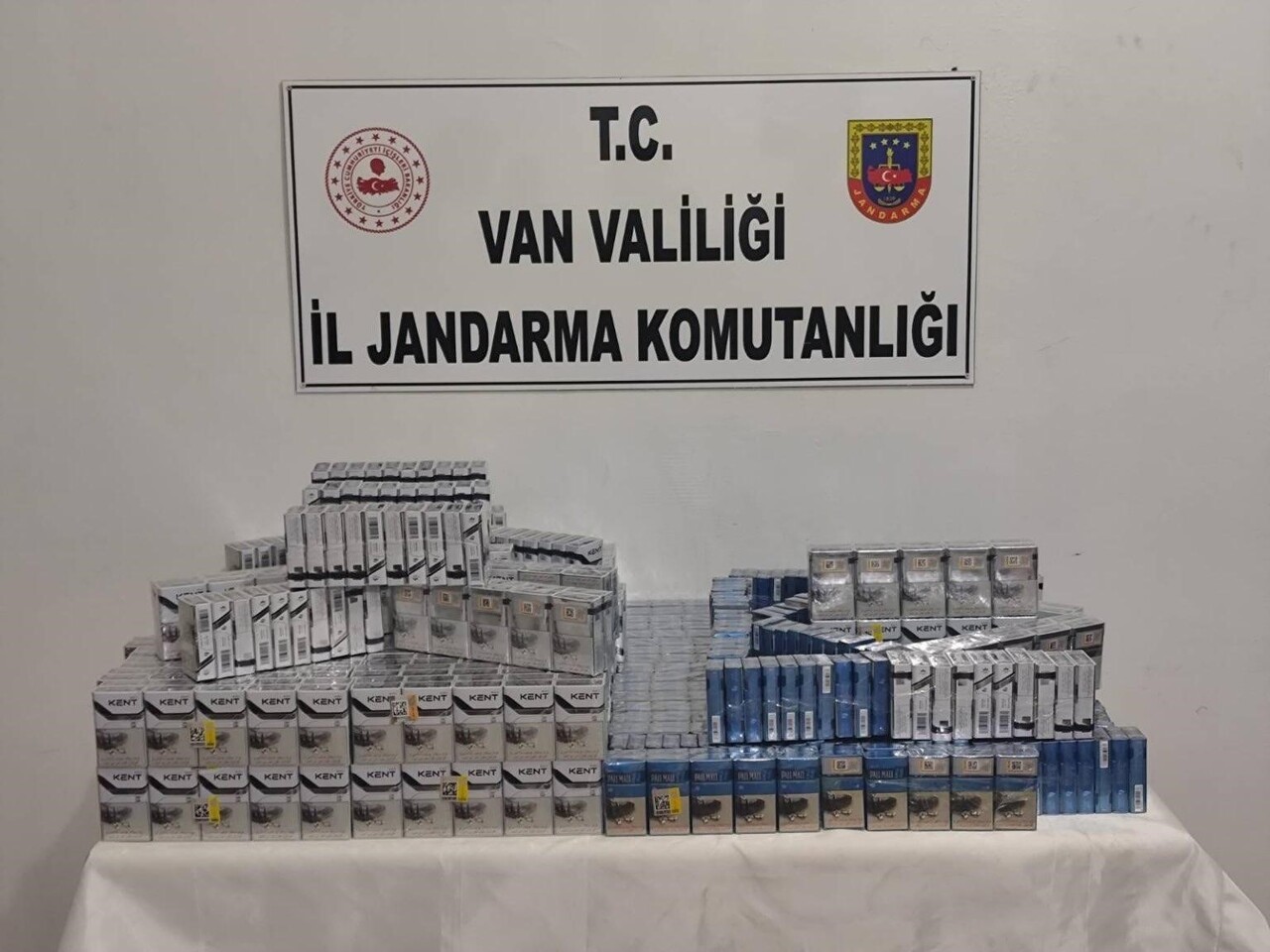 VAN’IN İPEKYOLU İLÇESİNDE JANDARMA EKİPLERİNCE YÜRÜTÜLEN ÇALIŞMALAR SONUCUNDA 2 BİN 192 PAKET...