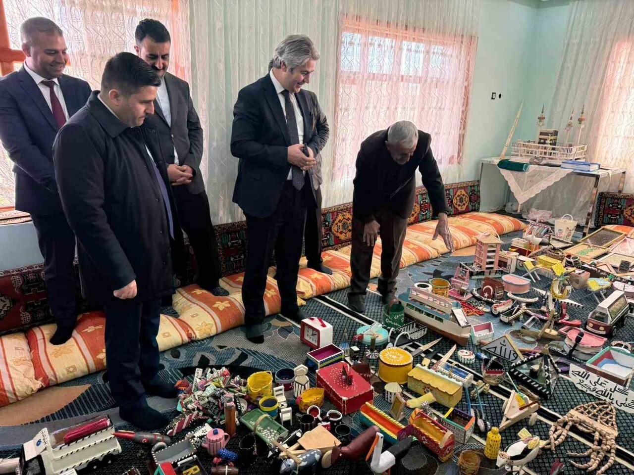 VAN’IN ÖZALP İLÇESİNDE YAŞAYAN 70 YAŞINDAKİ İKRAM VERGİLİ, PARKİNSON HASTALIĞINA RAĞMEN GÖSTERDİĞİ...