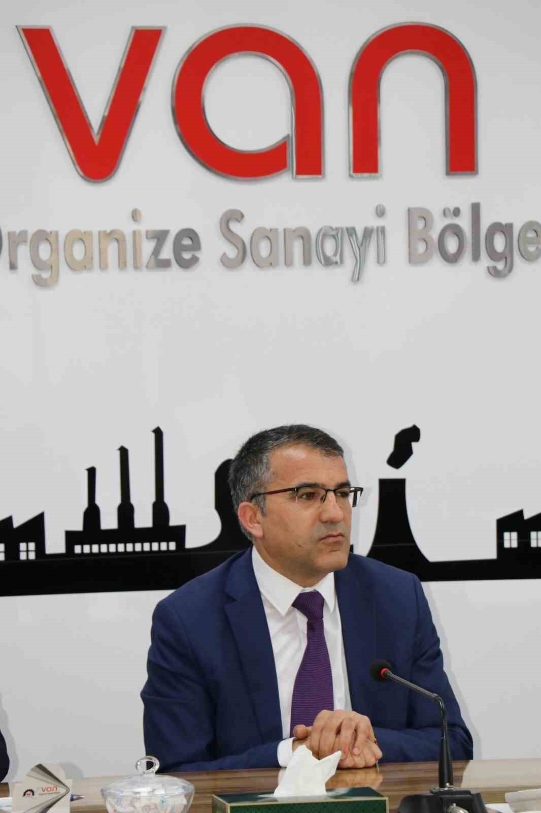 VAN ORGANİZE SANAYİ BÖLGESİ (OSB) YÖNETİM KURULU BAŞKANI MEMET ASLAN, ÖĞRETMENLİK MESLEĞİNİN...