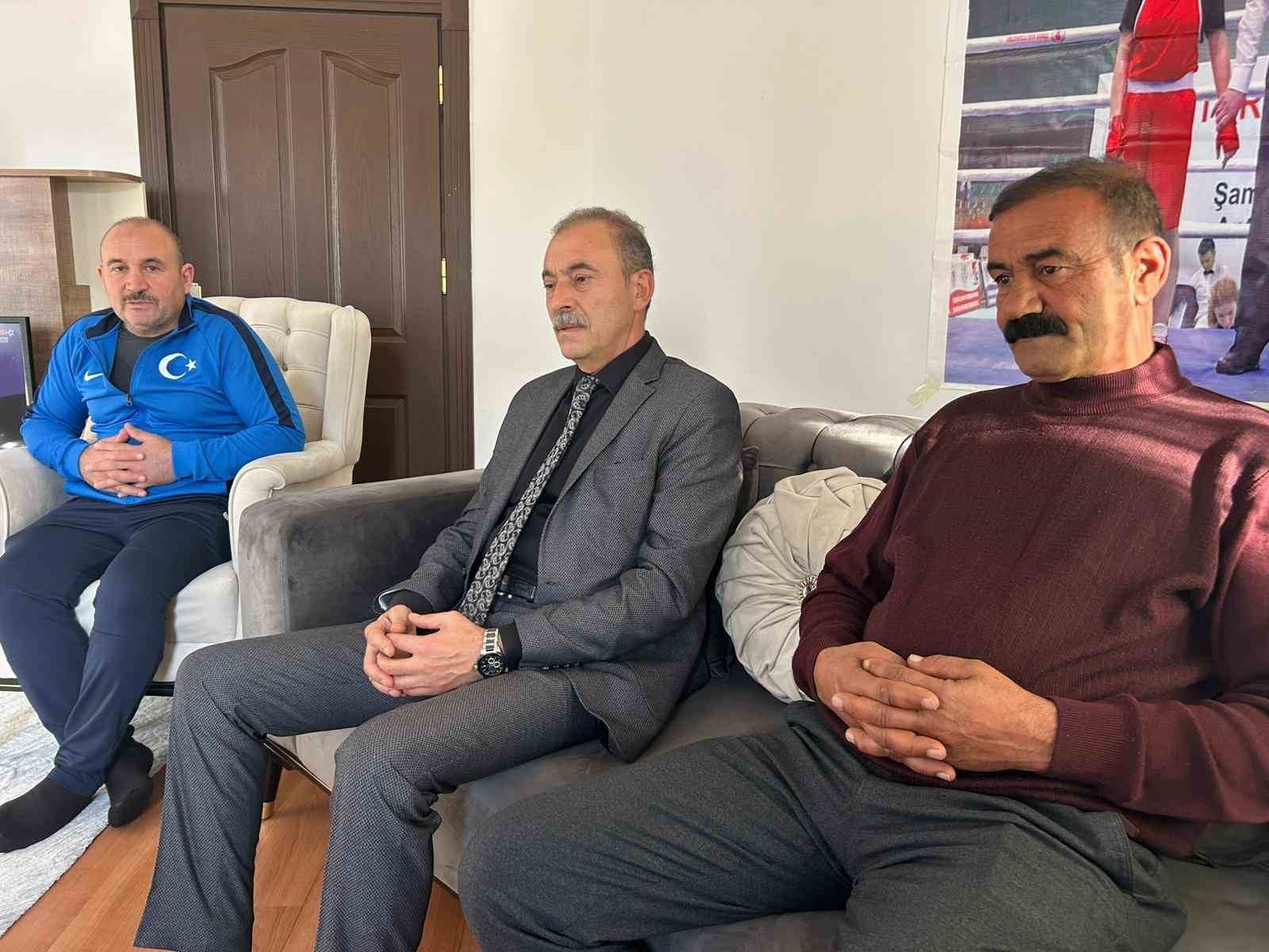 VANLI MİLLİ BOKSÖR EVİN ERGİNOĞUZ, SUUDİ ARABİSTAN’IN RİYAD KENTİNDE DÜZENLENEN 2025 İSLAMİ...