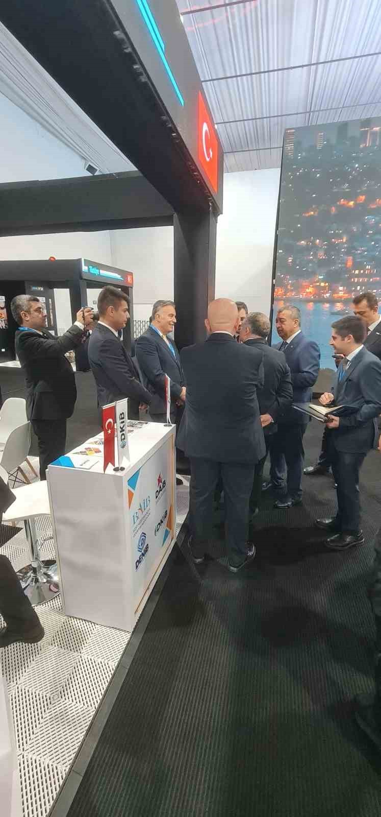 VENEZUELA’NIN BAŞKENTİ KARAKAS’TA DÜZENLENEN 3. VENEZUELA TÜRK İHRAÇ ÜRÜNLERİ FUARI BAŞLADI. 13-15...