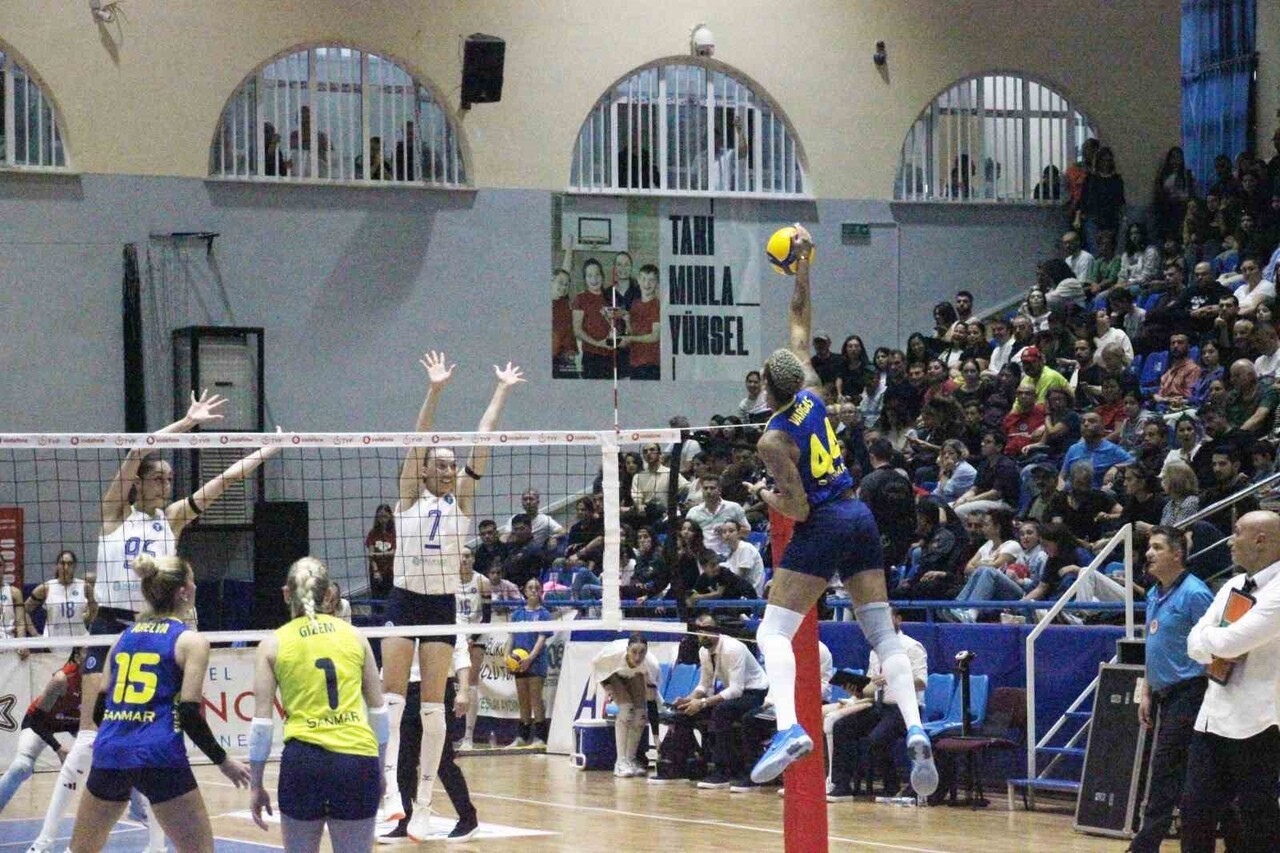 VODAFONE SULTANLAR LİGİ'NİN 7. HAFTASINDA AYDIN BÜYÜKŞEHİR BELEDİYESPOR KONUK ETTİĞİ FENERBAHÇE...