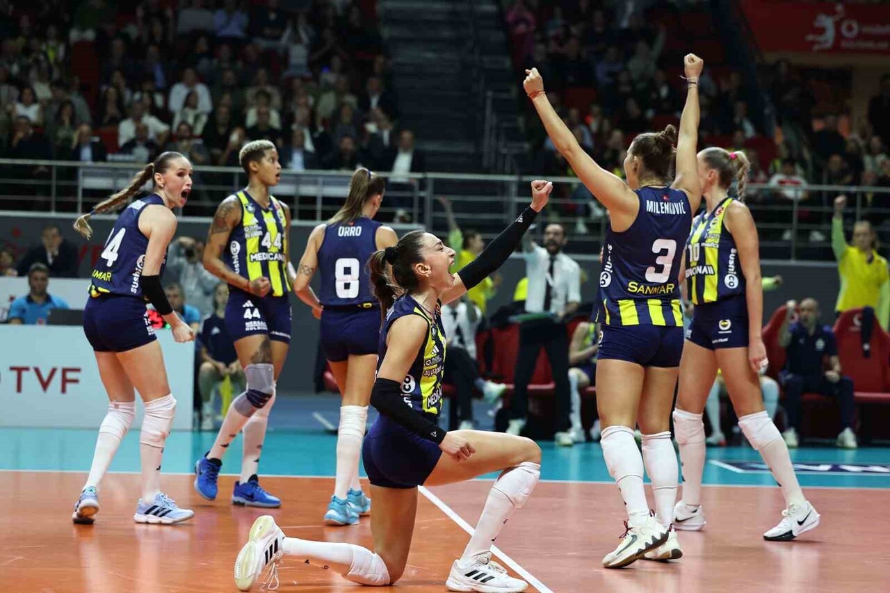 VODAFONE SULTANLAR LİGİ 6. HAFTASINDA OYNANAN DERBİ MAÇTA FENERBAHÇE, SAHASINDA GALATASARAY 3-2...