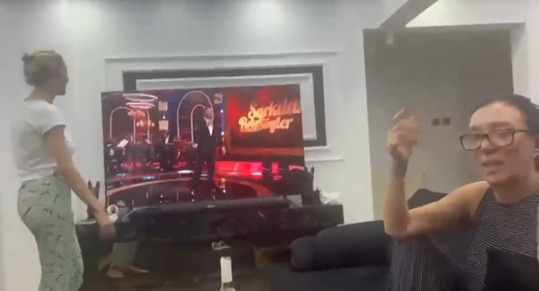 YALOVA’NIN ÇINARCIK İLÇESİNDE SANATÇI GÜLLÜ’NÜN 5. KATTAKİ EVİNİN PENCERESİNDEN DÜŞEREK HAYATINI...