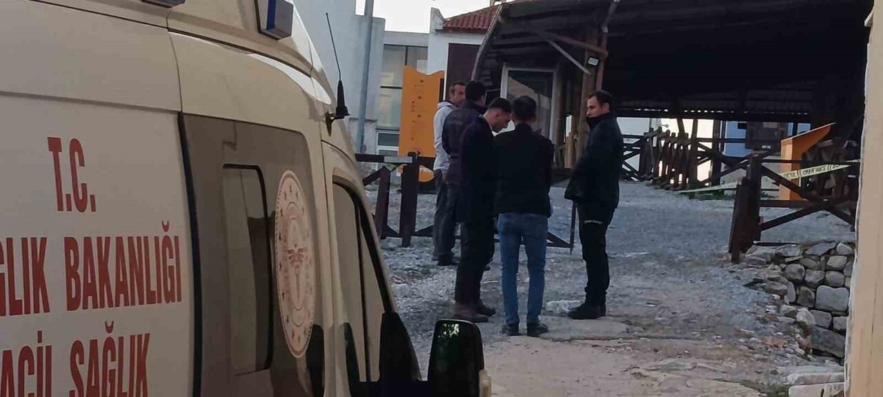 YAPILAN İHBARIN ARDINDAN ARDINDAN BÖLGEYE SAĞLIK VE POLİS EKİPLERİ SEVK EDİLDİ. SAĞLIK EKİPLERİ...