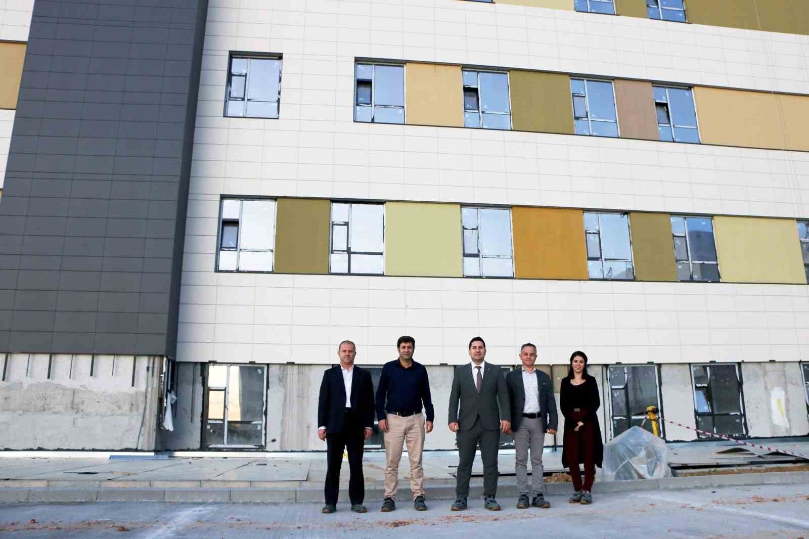 YAPIMI DEVAM EDEN SAKARYA ŞEHİR HASTANESİ PROJESİNDE ÇALIŞMALAR HIZ KESMEDEN SÜRÜYOR. 5 BLOKTAN...