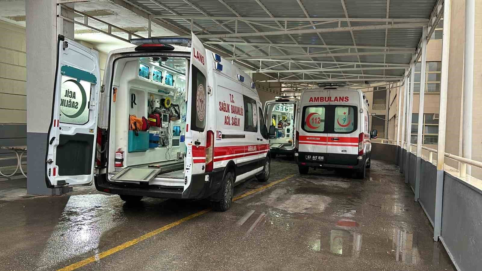 YARALILAR OLAY YERİNE SEVK EDİLEN SAĞLIK EKİPLERİNCE SİVEREK DEVLET HASTANESİ’NE...