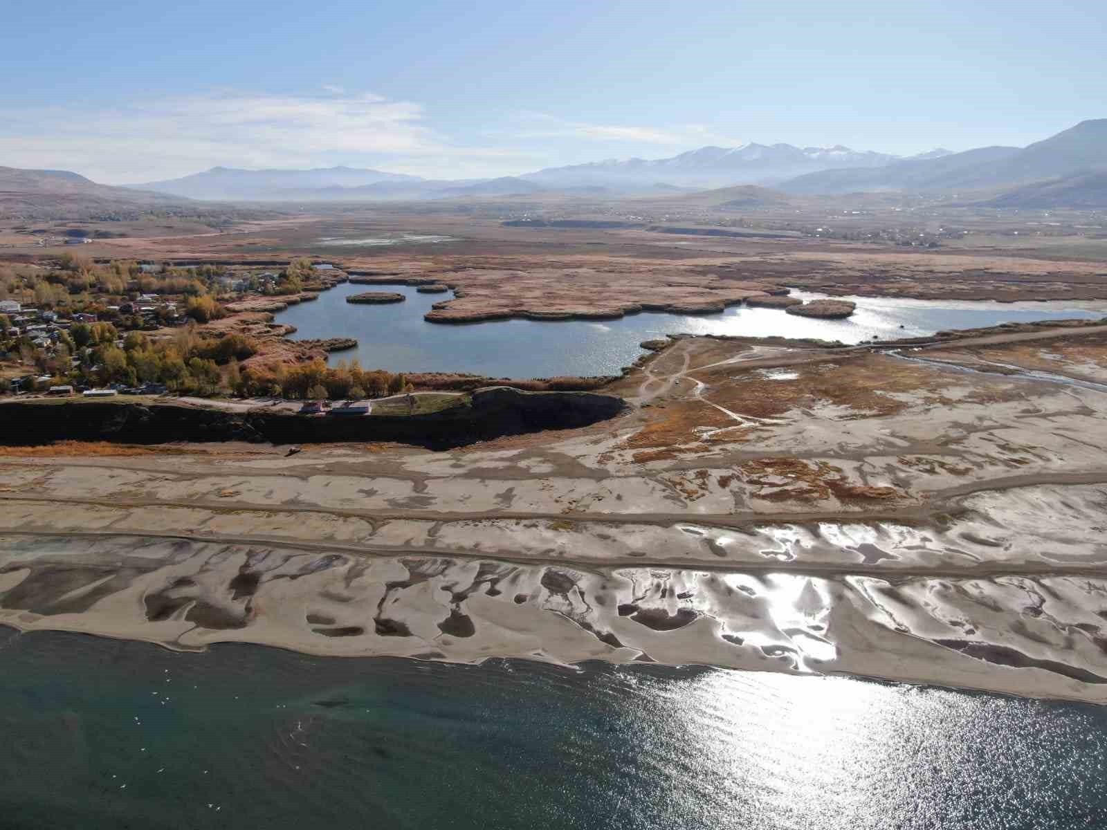 YAŞANAN ÇEKİLME, KURAKLIĞIN BOYUTUNU GÖZLER ÖNÜNE SERİYOR.