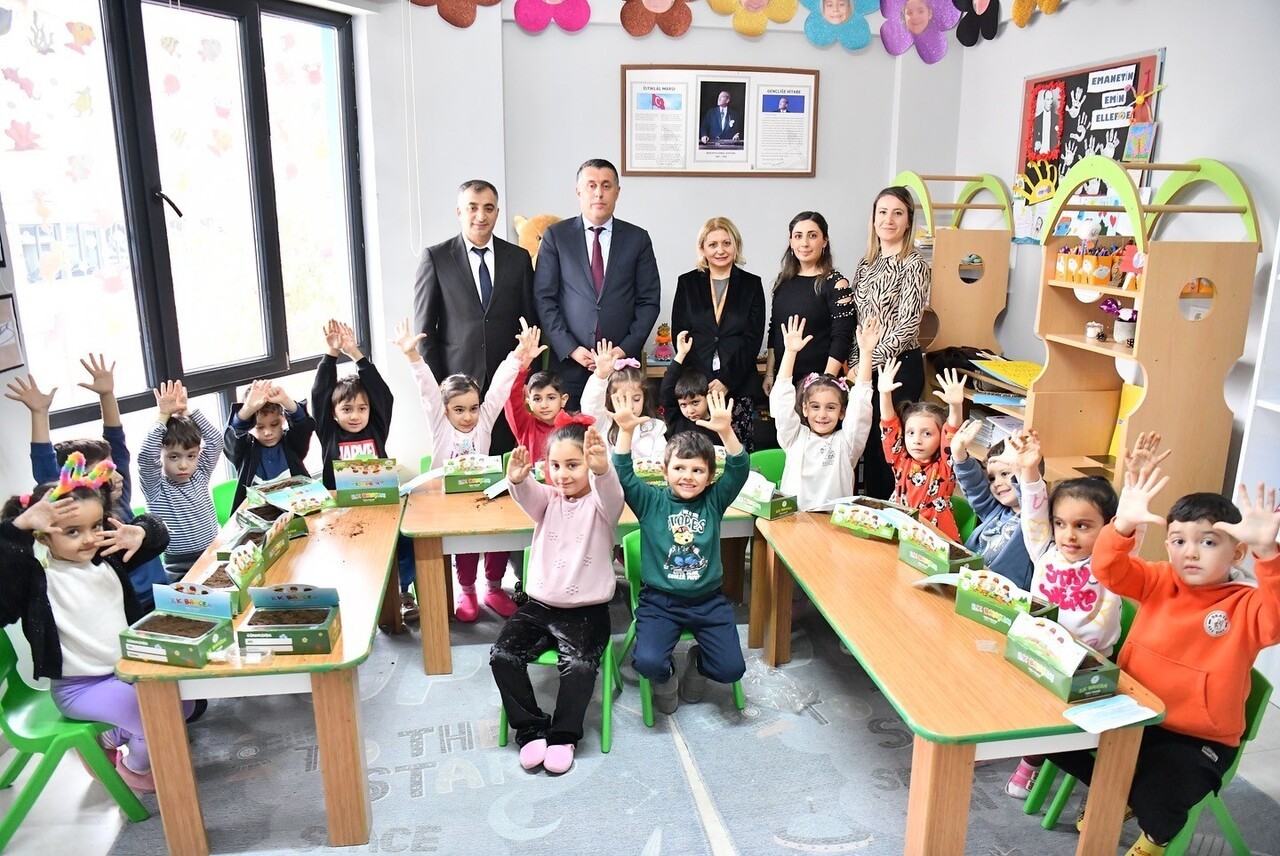 YEŞİLYURT BELEDİYESİ, ‘YERLİ TOHUM MİLLİ TARIM’ PROJESİYLE HER HAFTA FARKLI BİR ANAOKULUNDA...