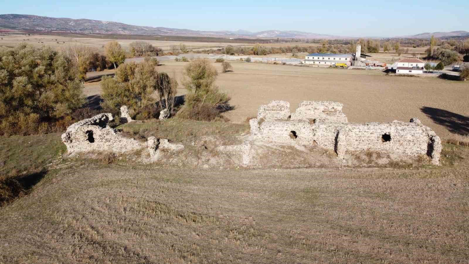 YOZGAT’IN SARAYKENT İLÇESİNE BAĞLI KADIŞEHRİ YOLU ÜZERİNDE, ÖRENCİK İLE KESİKKÖPRÜ KÖYLERİNİN...