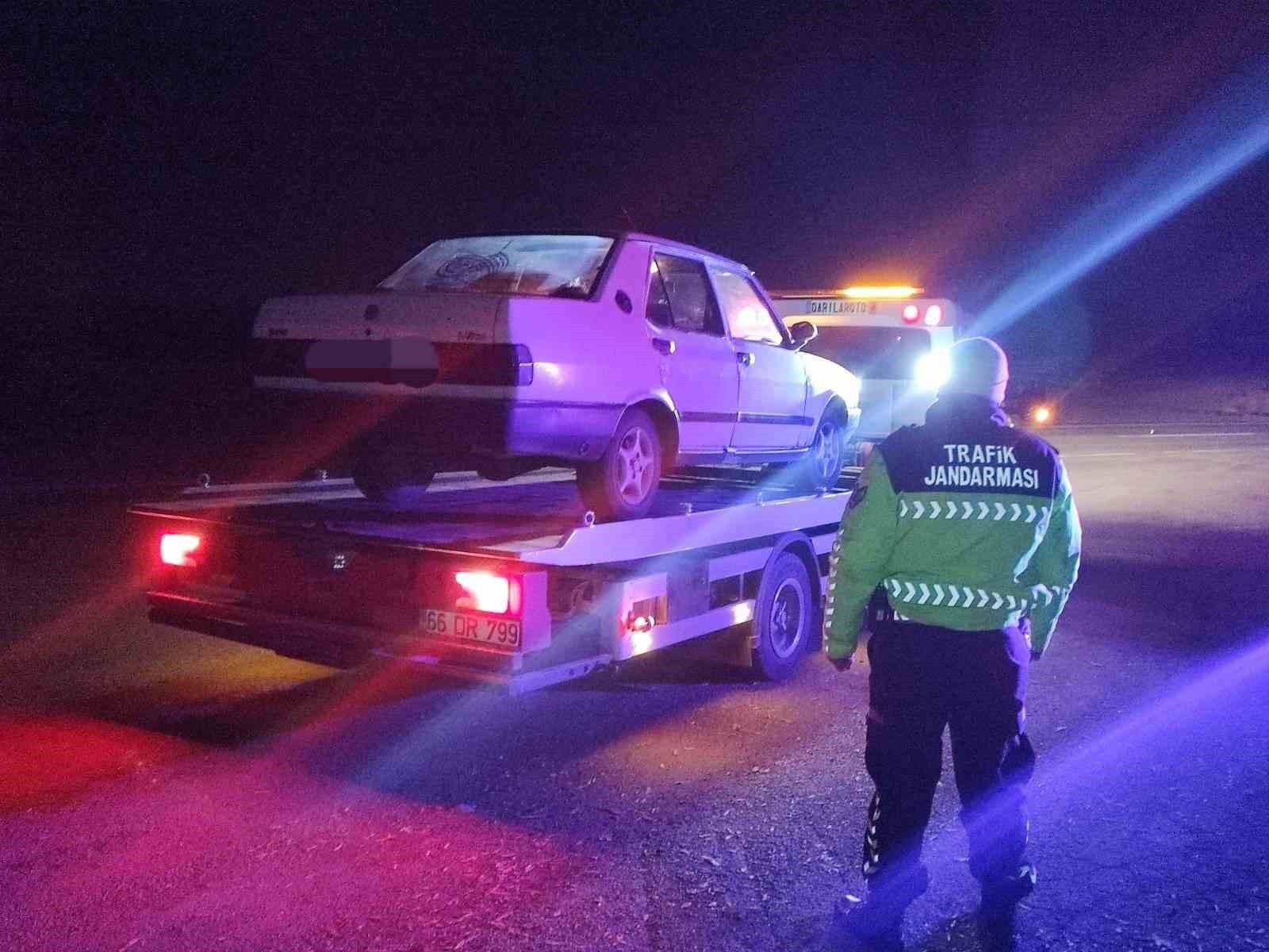 YOZGAT’TA YAPILAN TRAFİK KONTROLLERİNDE SÜRÜCÜ BELGESİ BULUNMAYAN ALKOLLÜ SÜRÜCÜYE CEZAİ İŞLEM...