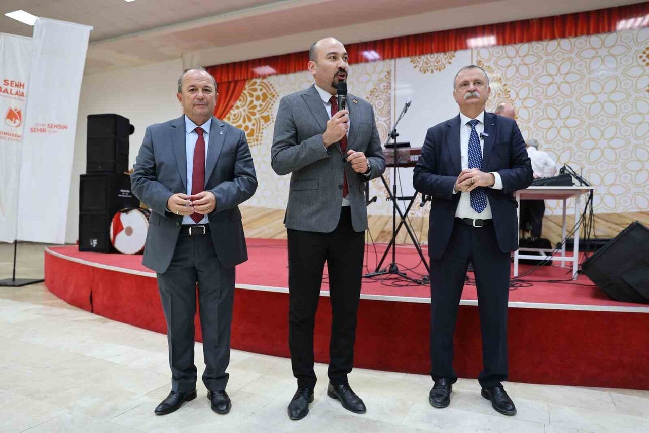 YUNUSEMRE BELEDİYESİ, 24 KASIM ÖĞRETMENLER GÜNÜ KAPSAMINDA BÜNYESİNDEKİ ÖĞRETMENLERİ ÖZEL BİR...