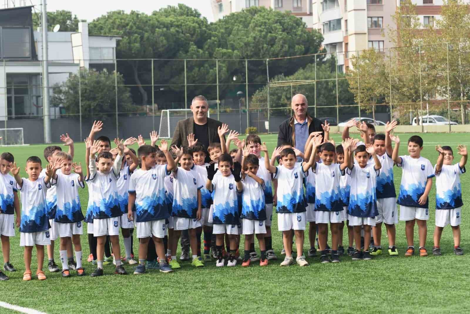 YUNUSEMRE BELEDİYESPOR’UN FUTBOL ALTYAPI SEÇMELERİ BÜYÜK İLGİ GÖRDÜ. MİNİK YETENEKLER, TEVFİK LAV...