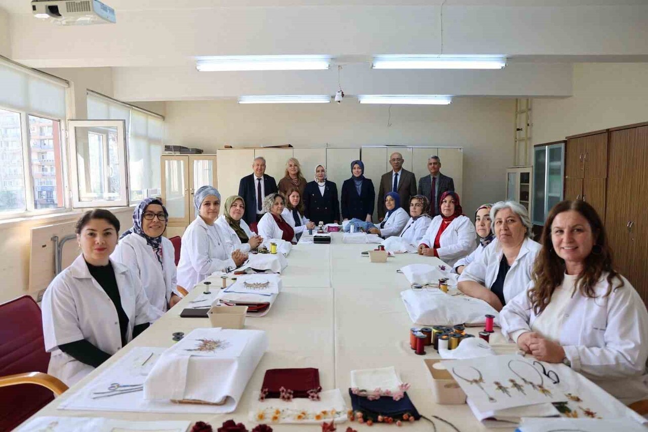 “ZAMANIN VE ZARAFETİN İZİNDE NİĞDE” TEMALI KIYAFET VE SERGİ SUNUMUNUN HAZIRLIKLARI KAPSAMINDA...