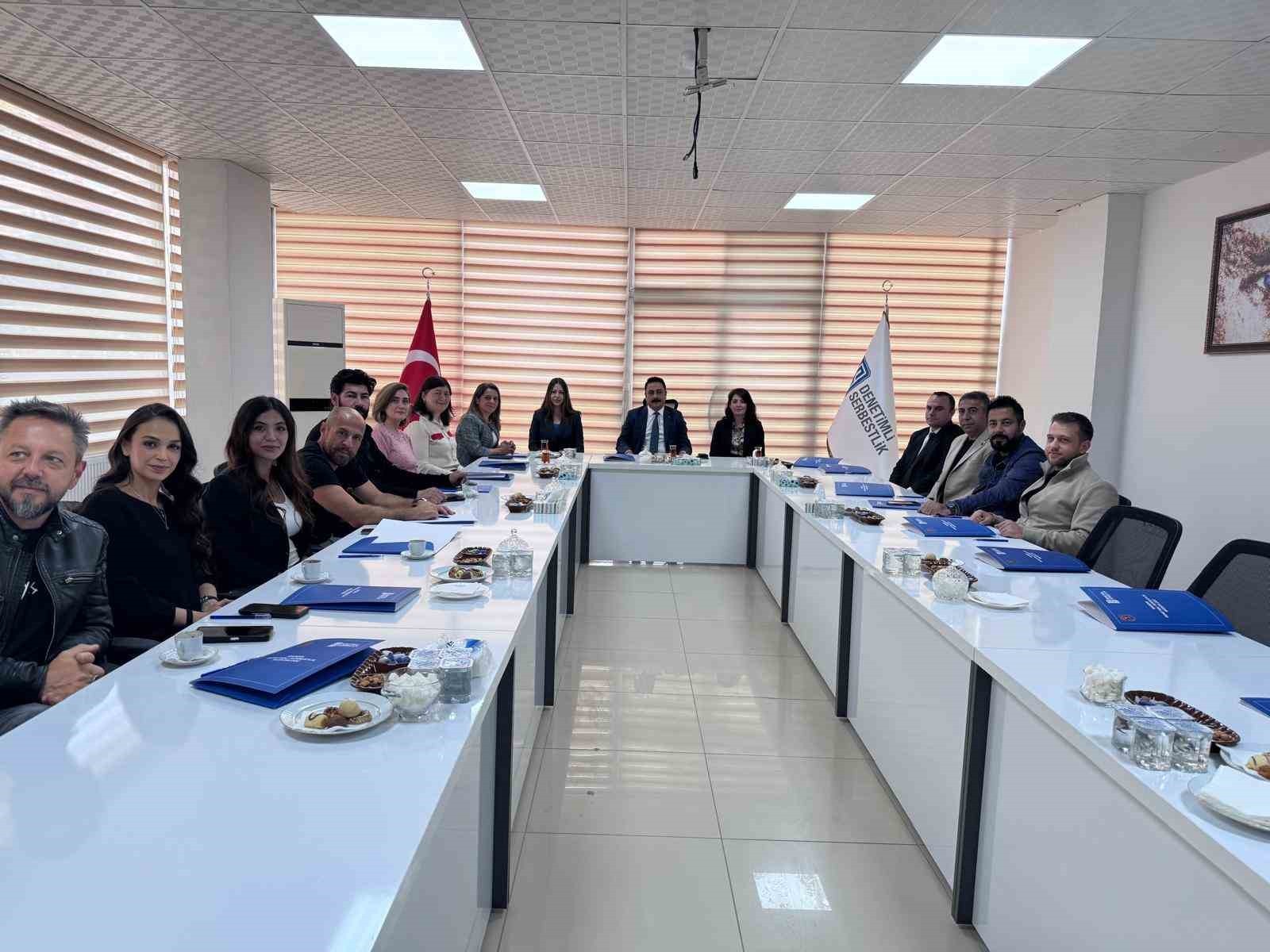 ZERHUN DİZİSİNİN YÖNETMENİ VE SENARİSTİ ALİ AYYILDIZ İLE OYUNCULAR TOLGA YÜCE, CANSU KANLIKAYA...