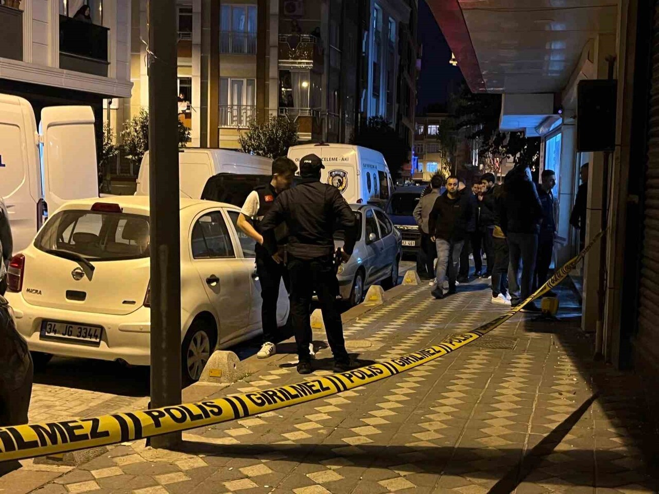 ZEYTİNBURNU’NDA İŞ YERİNDE YAŞANAN TARTIŞMA KANLI BİTTİ : 2 ÖLÜ 1 YARALI