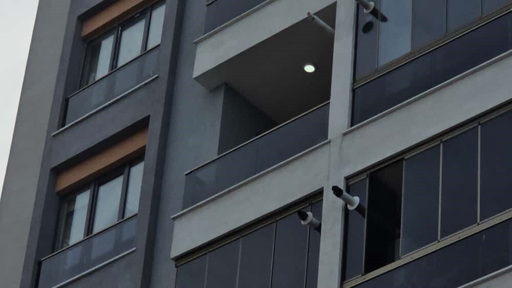 ZONGULDAK'TA 85 YAŞINDAKİ FATİME KÜÇÜKKAYA, DÖRDÜNCÜ KATTAKİ EVİNİN BALKONUNDAN ZONGULDAK BELEDİYE...